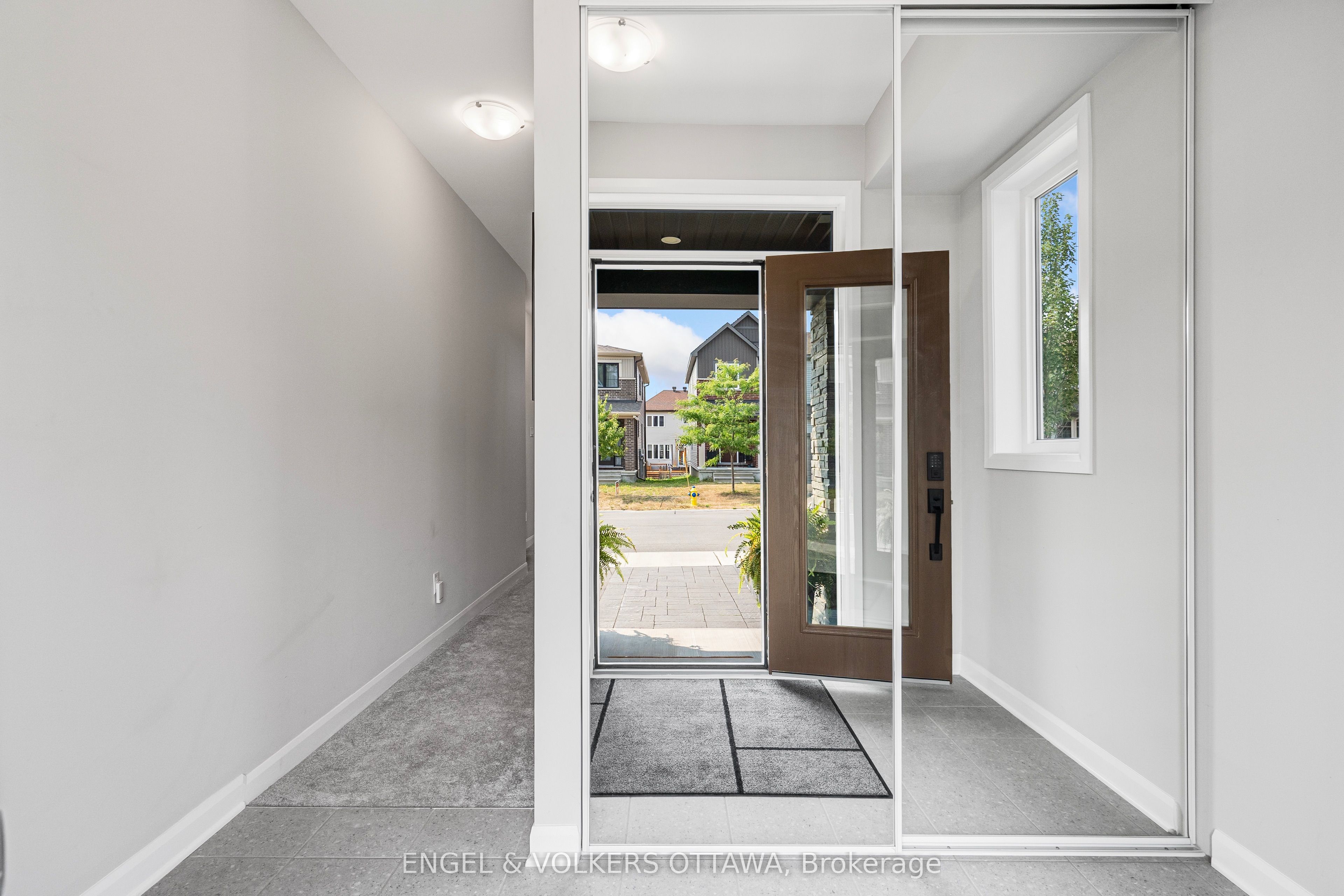 220 Geyser Place Property Photo 4