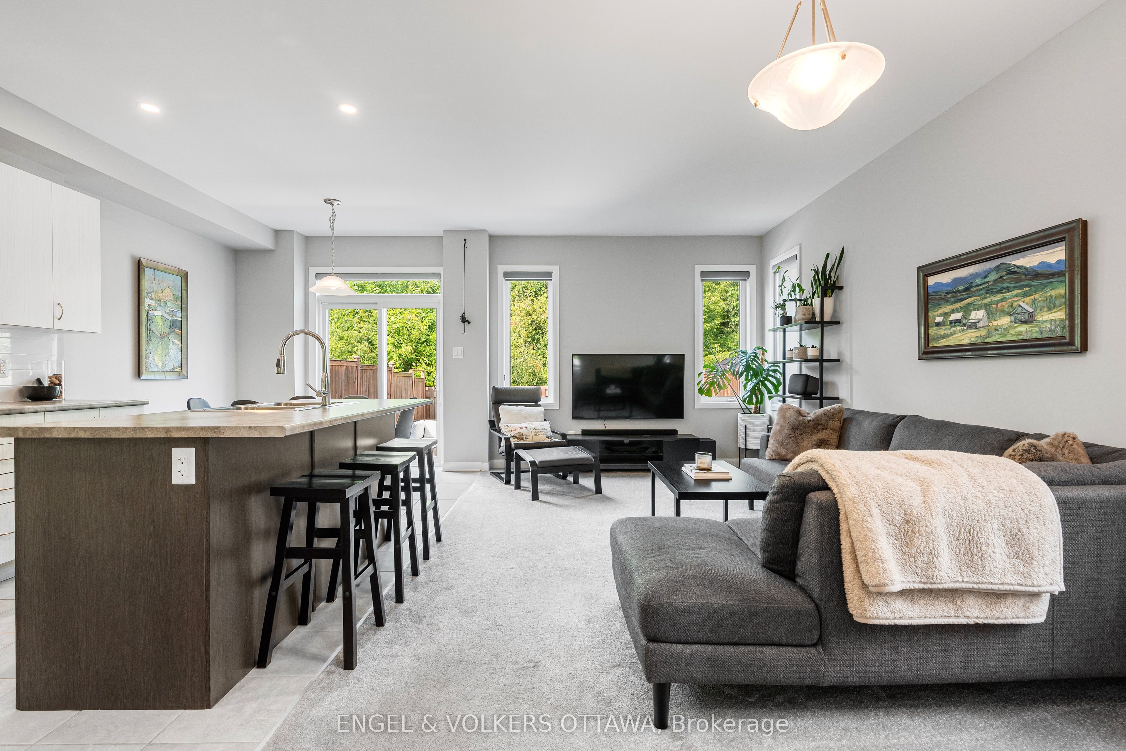 220 Geyser Place Property Photo 8