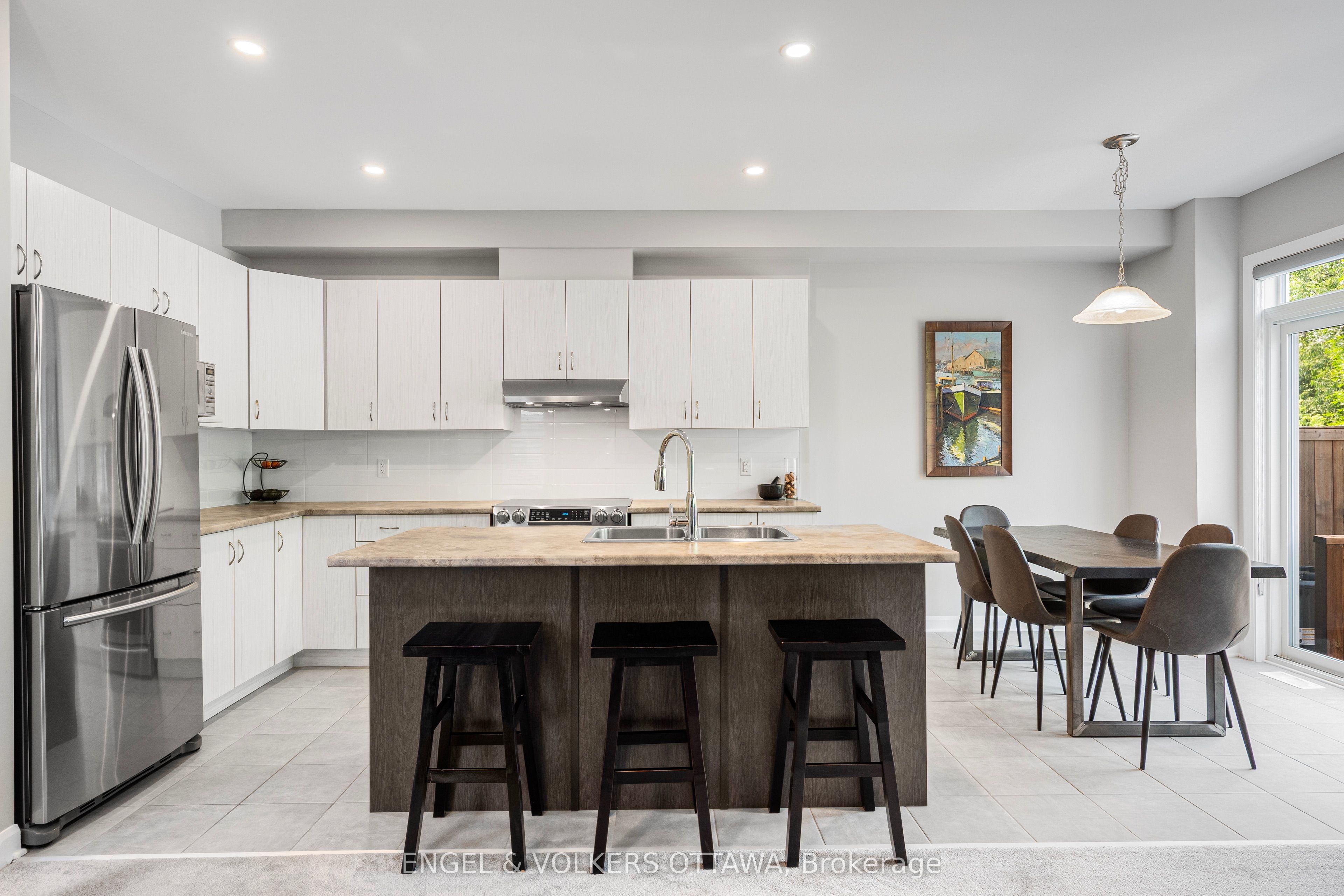 220 Geyser Place Property Photo 10