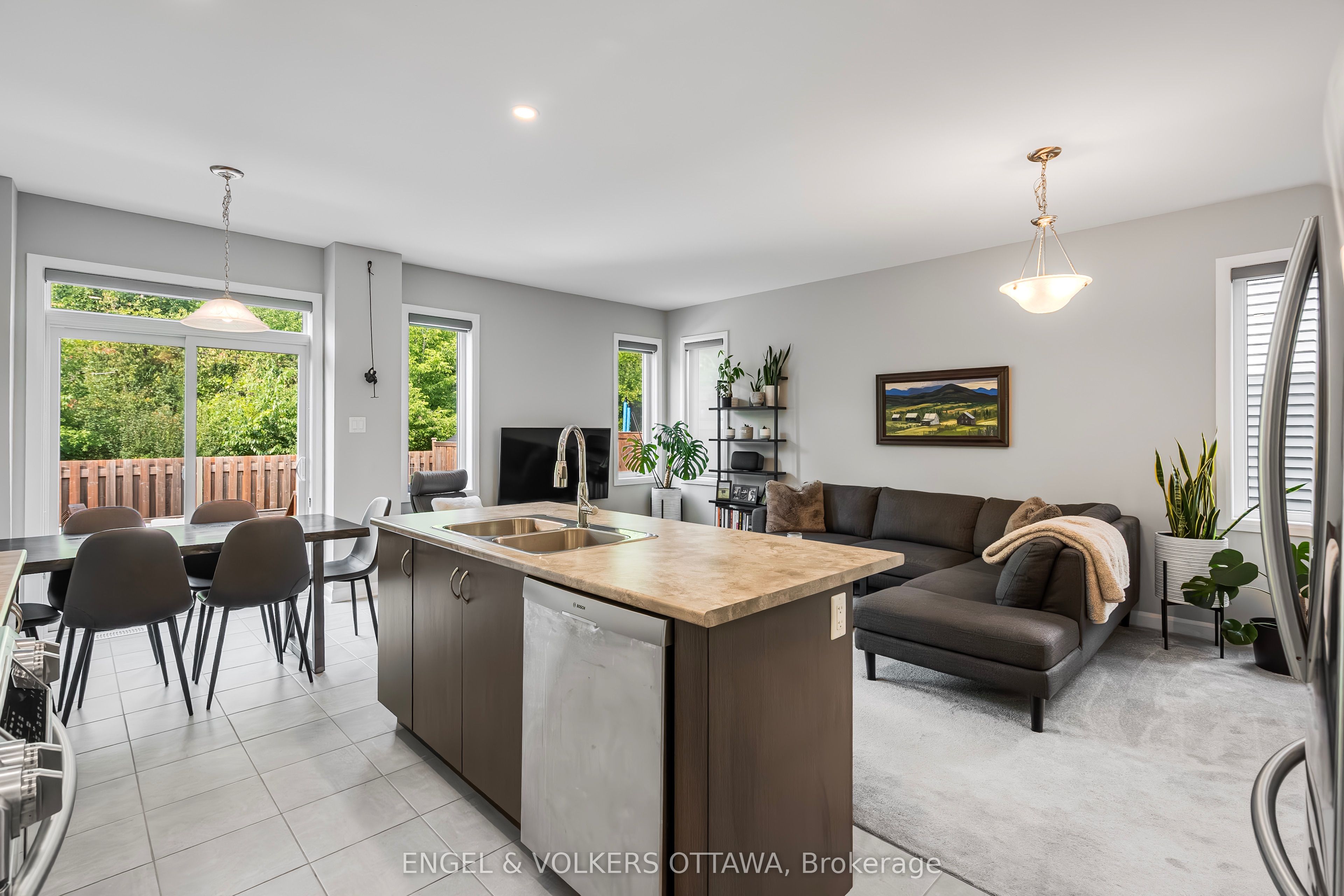 220 Geyser Place Property Photo 13