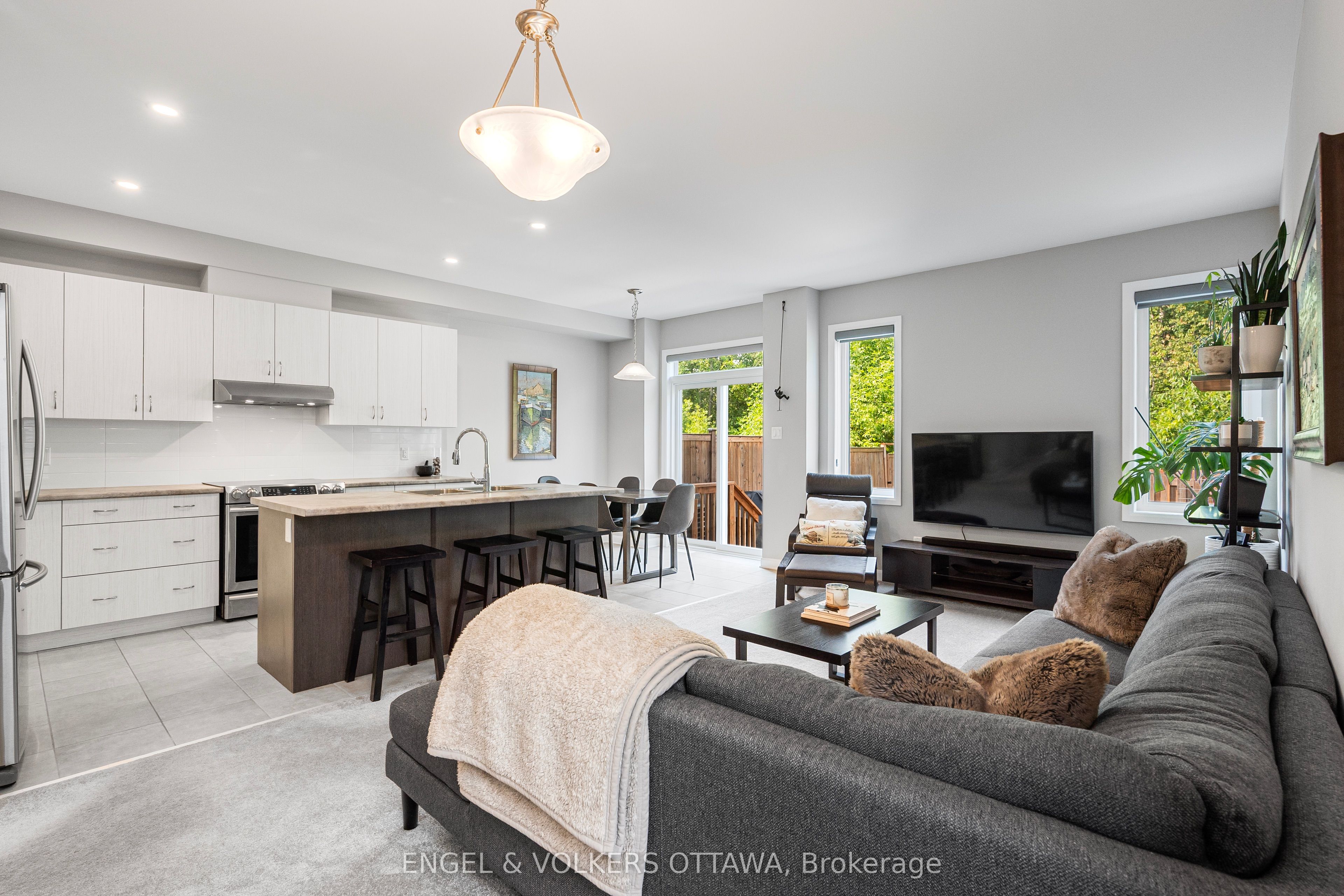 220 Geyser Place Property Photo 18