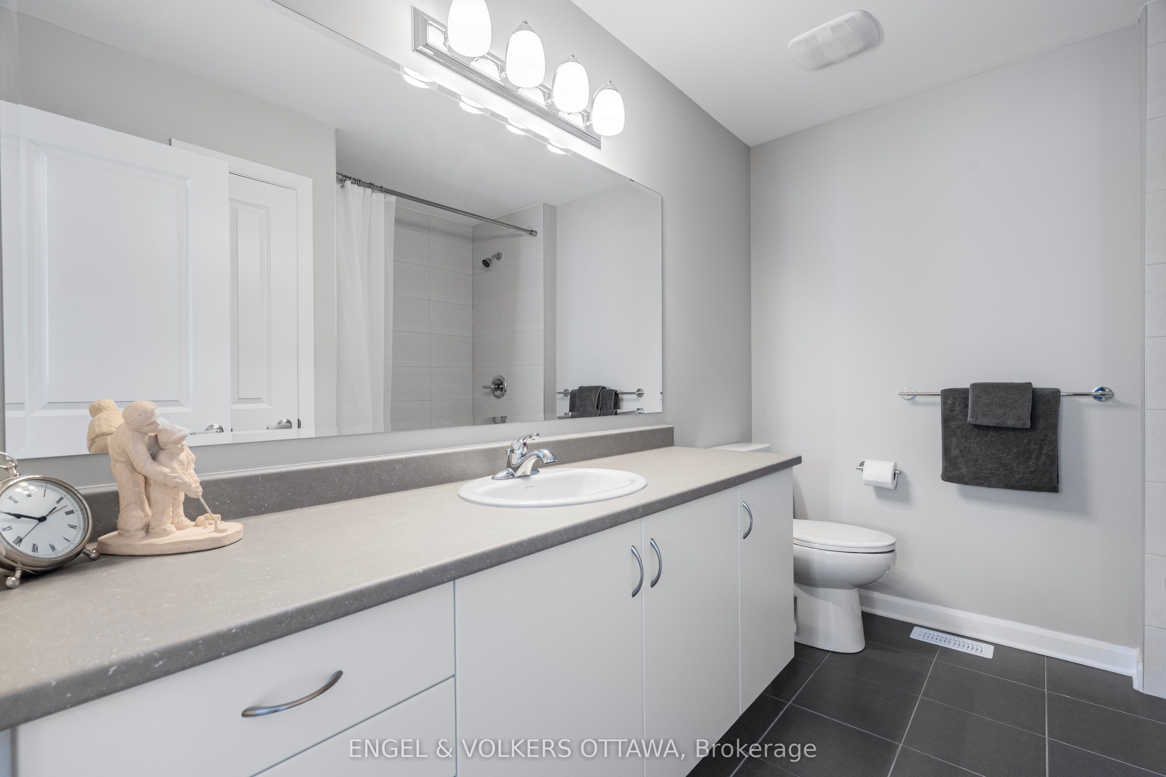 220 Geyser Place Property Photo 35