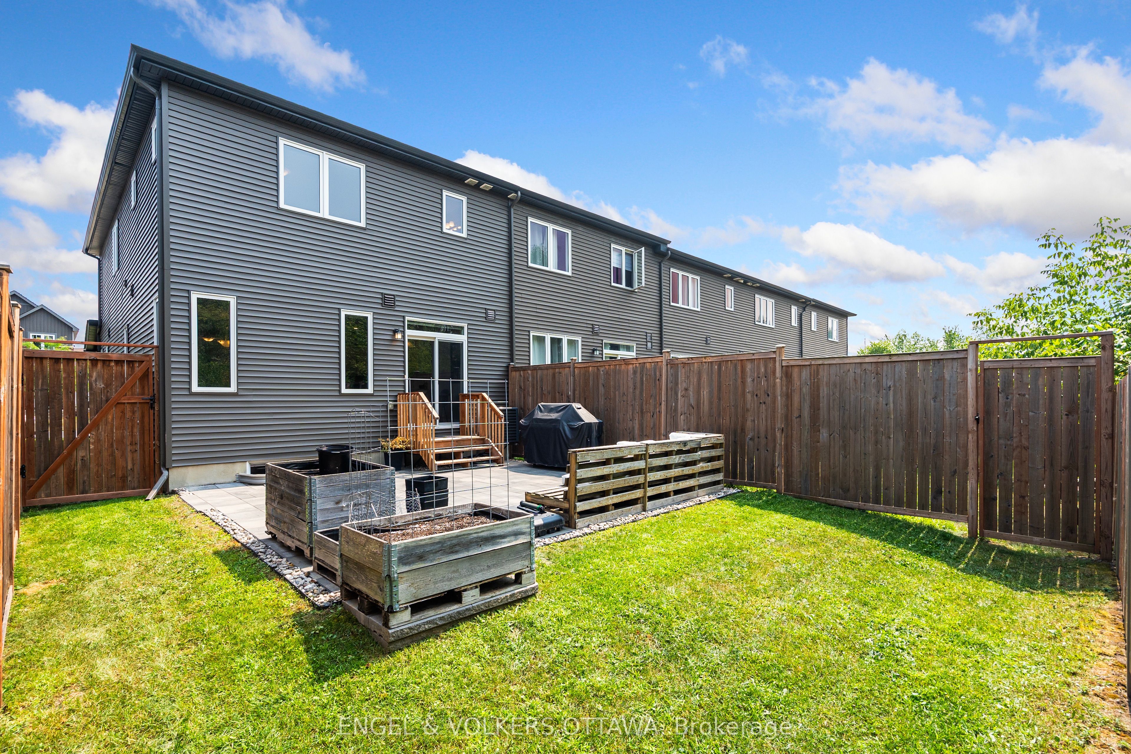 220 Geyser Place Property Photo 44