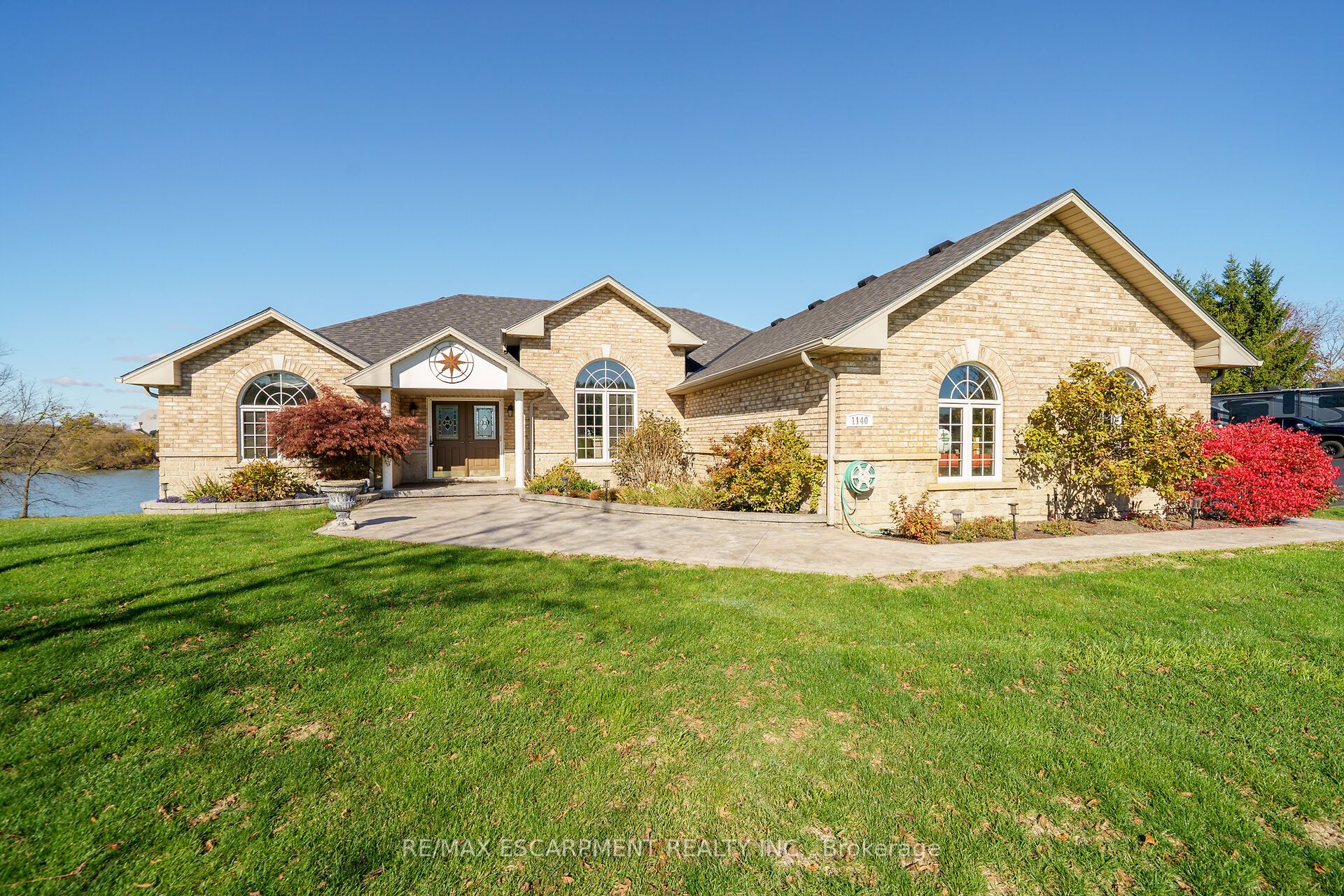 1140 River Road Property Photo 3