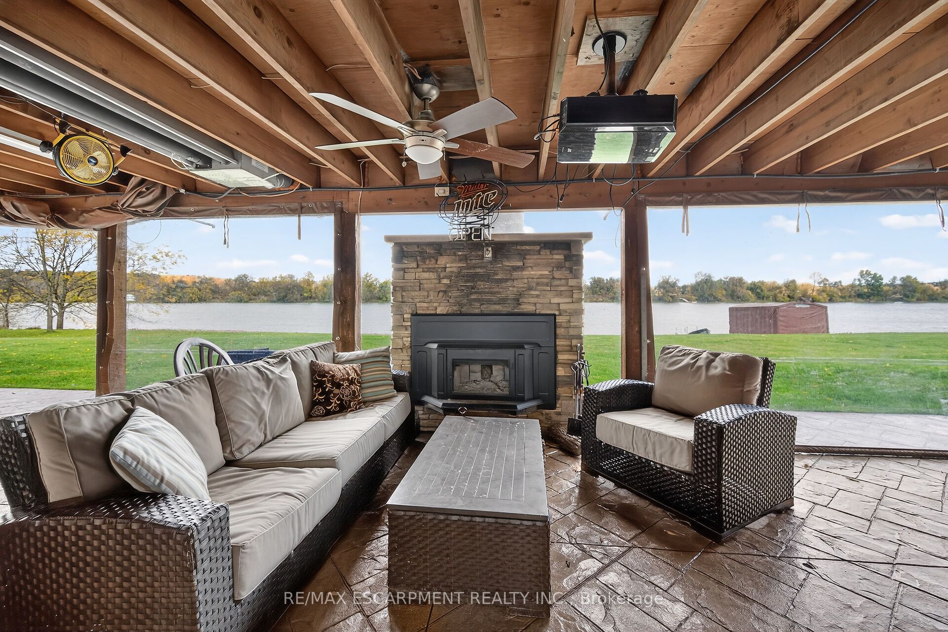 1140 River Road Property Photo 6