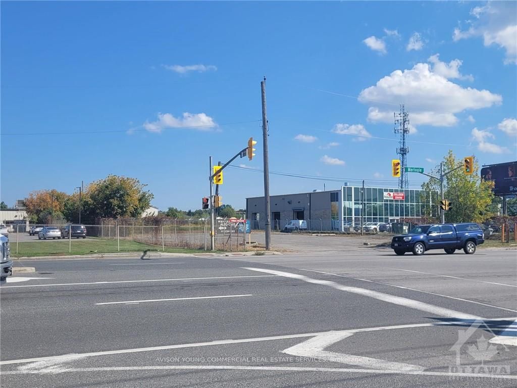 1989 Merivale Road Property Photo 3