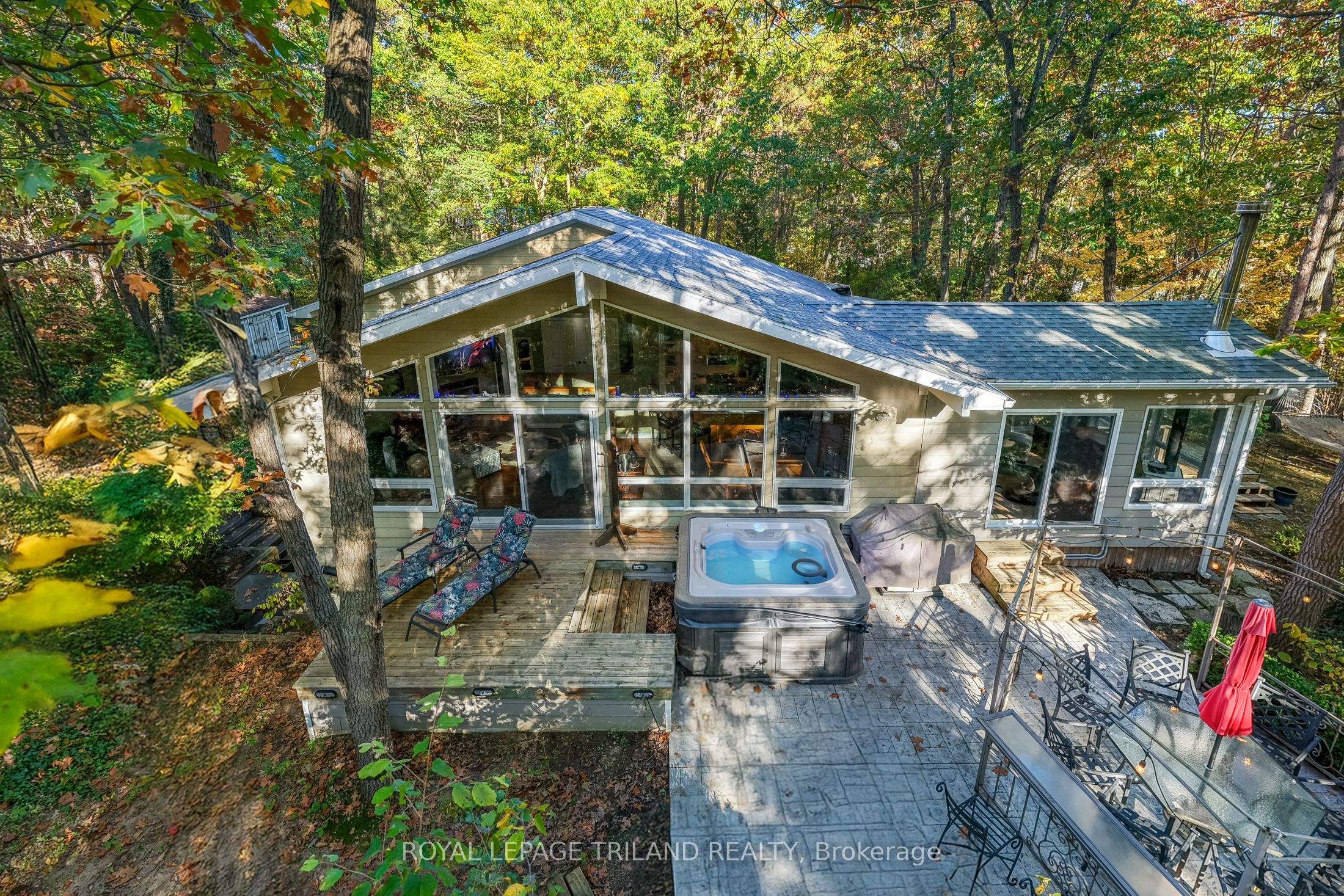 10092 Lakeshore Road Property Photo 1