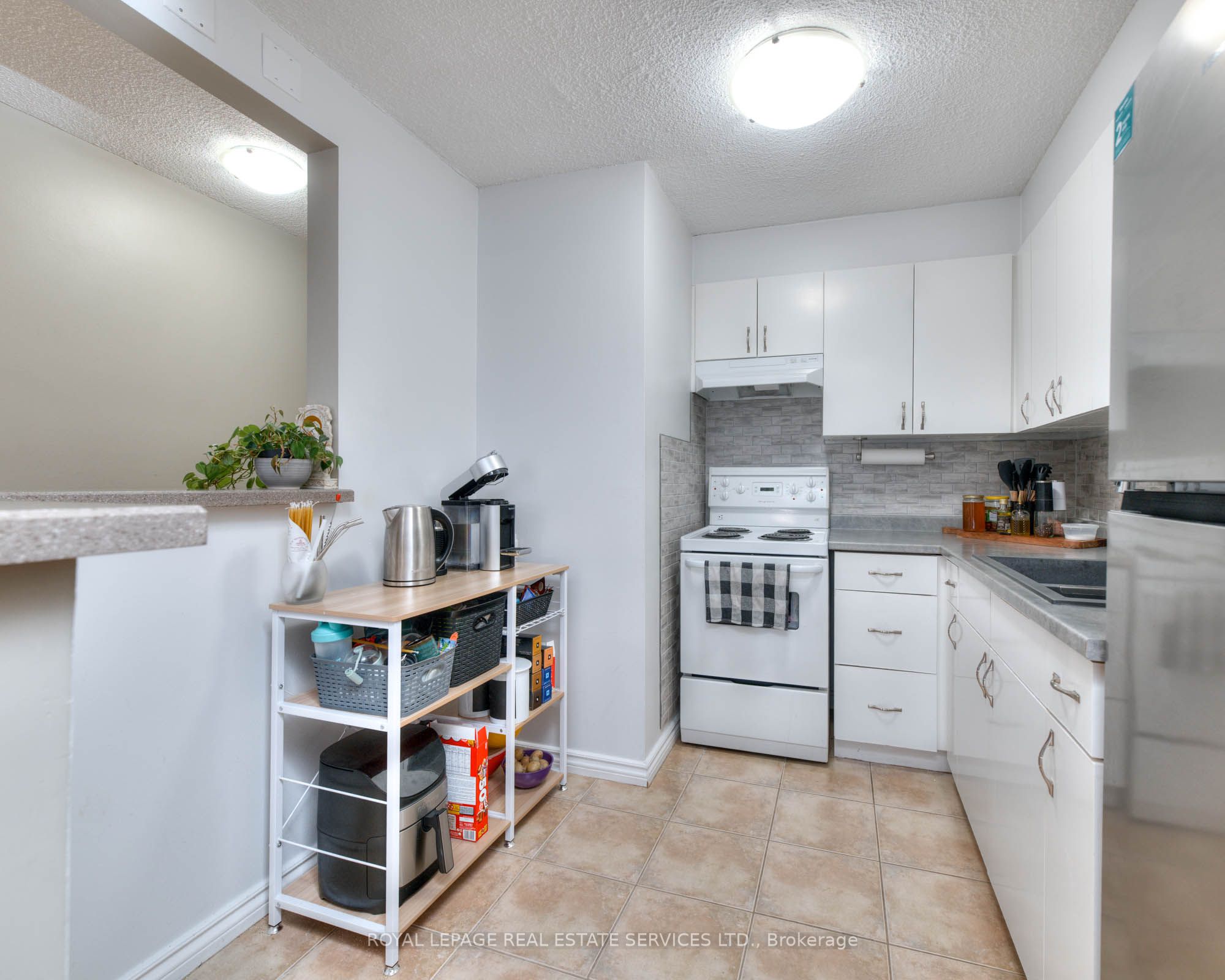 64 Benton Street 301 Property Photo 6