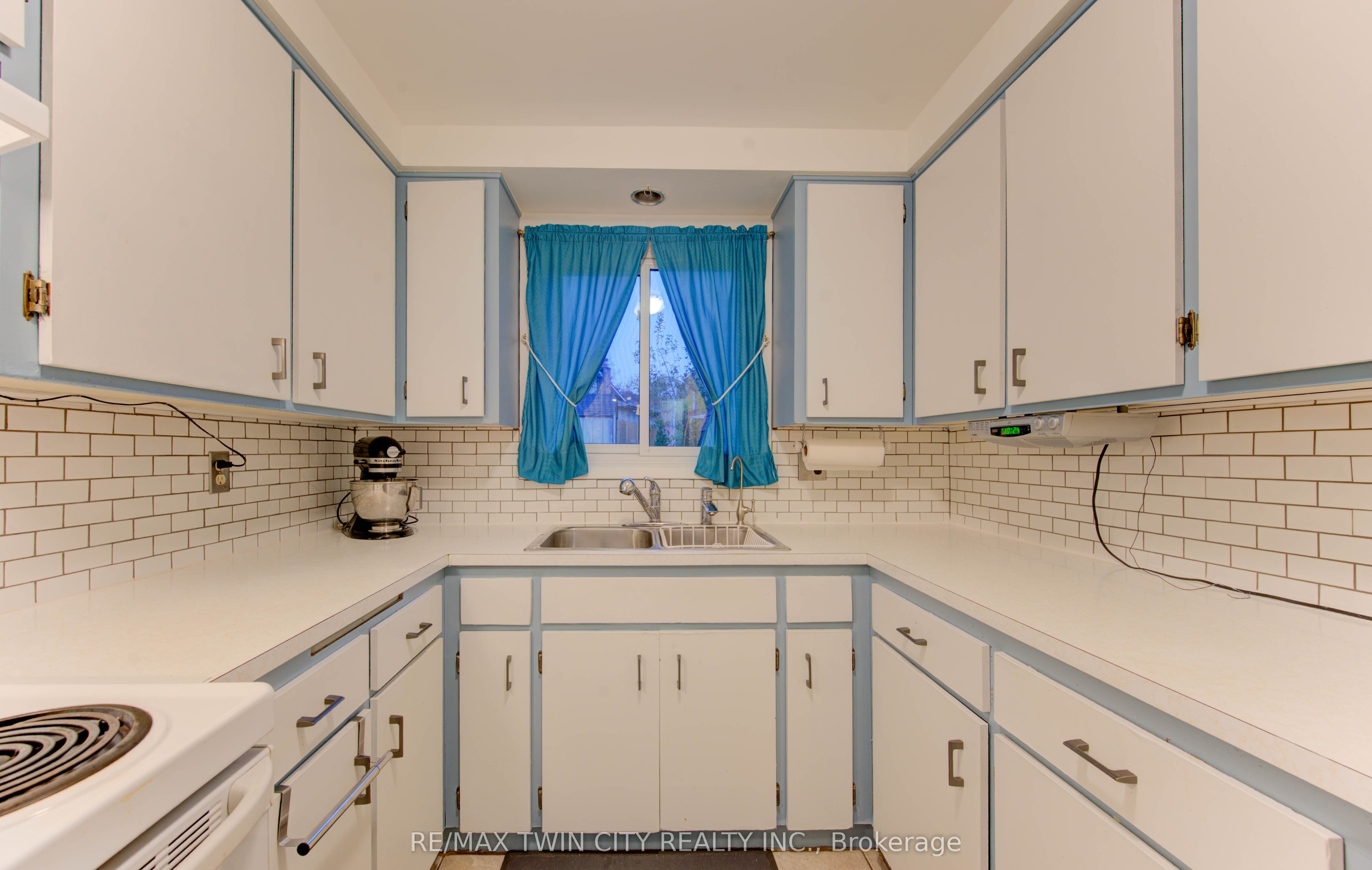 114 Selkirk Drive Property Photo 20