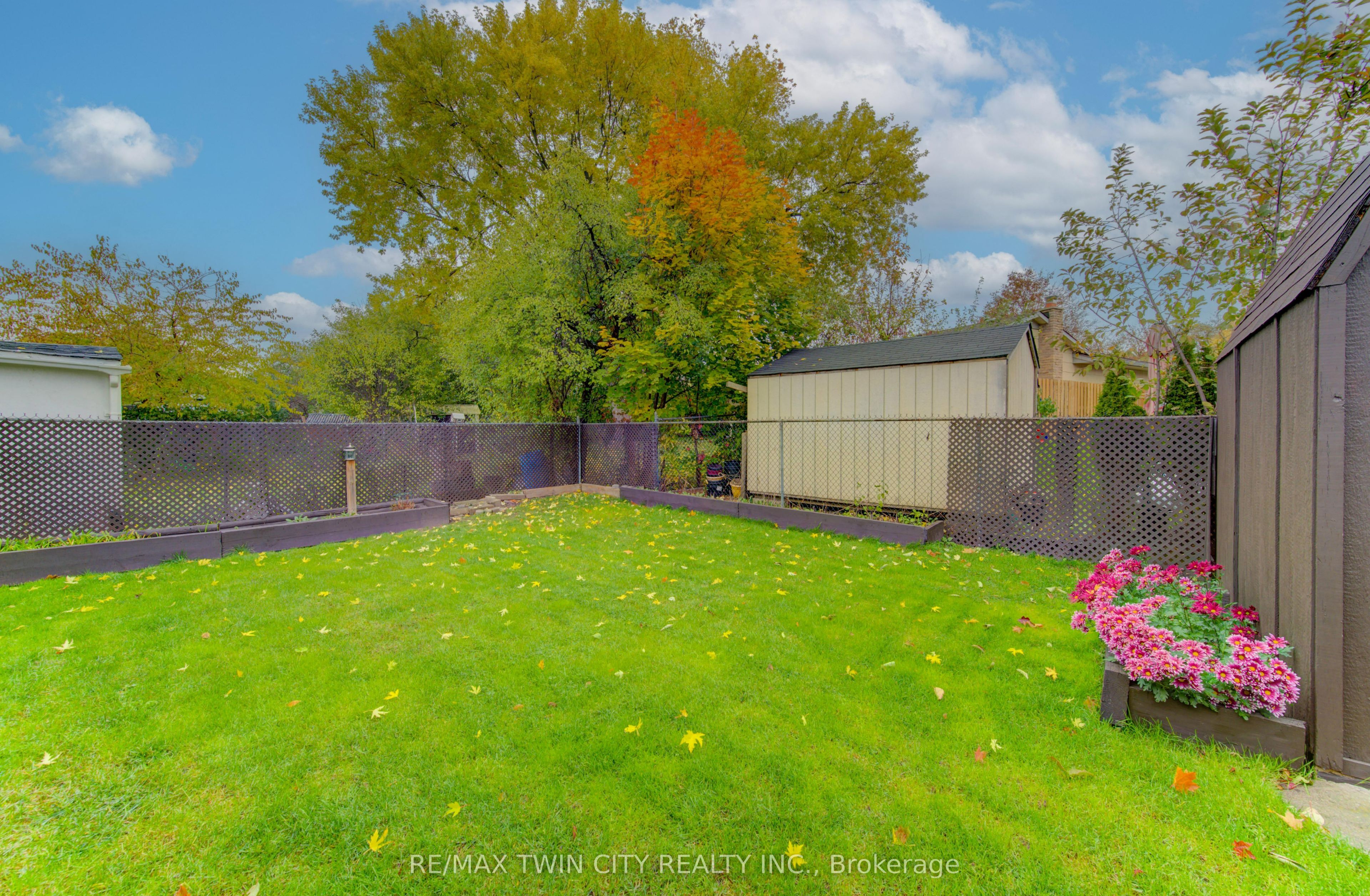 114 Selkirk Drive Property Photo 33