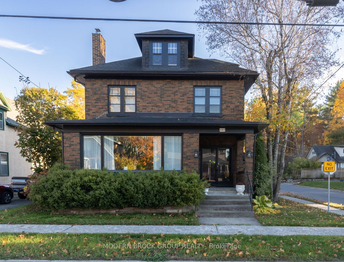 407 King St W Property Photo