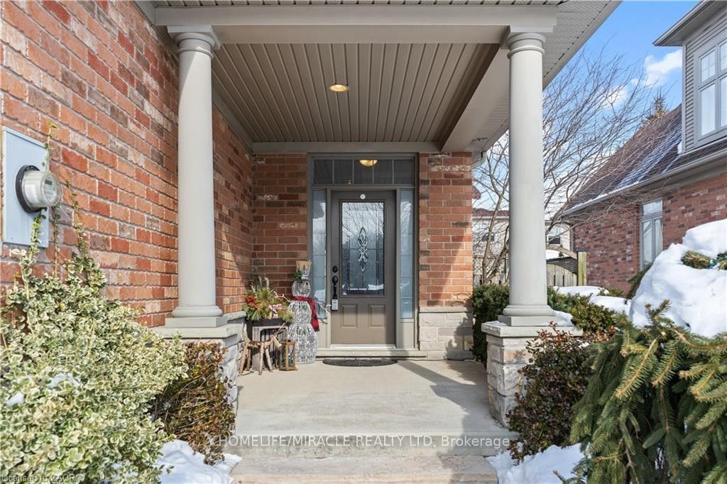 281 Doon South Drive Property Photo 2