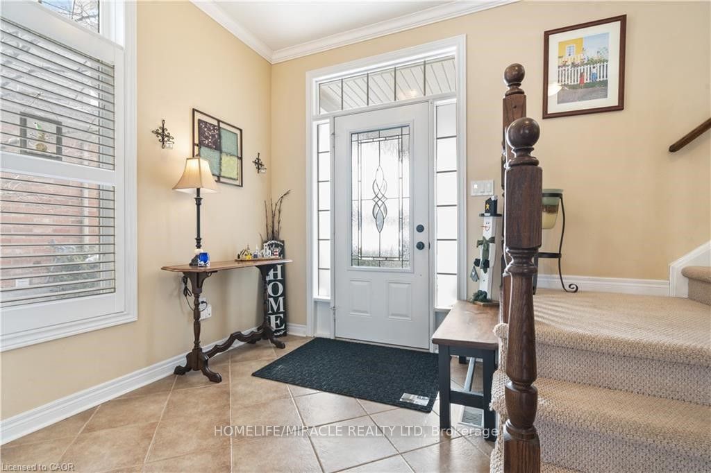 281 Doon South Drive Property Photo 3