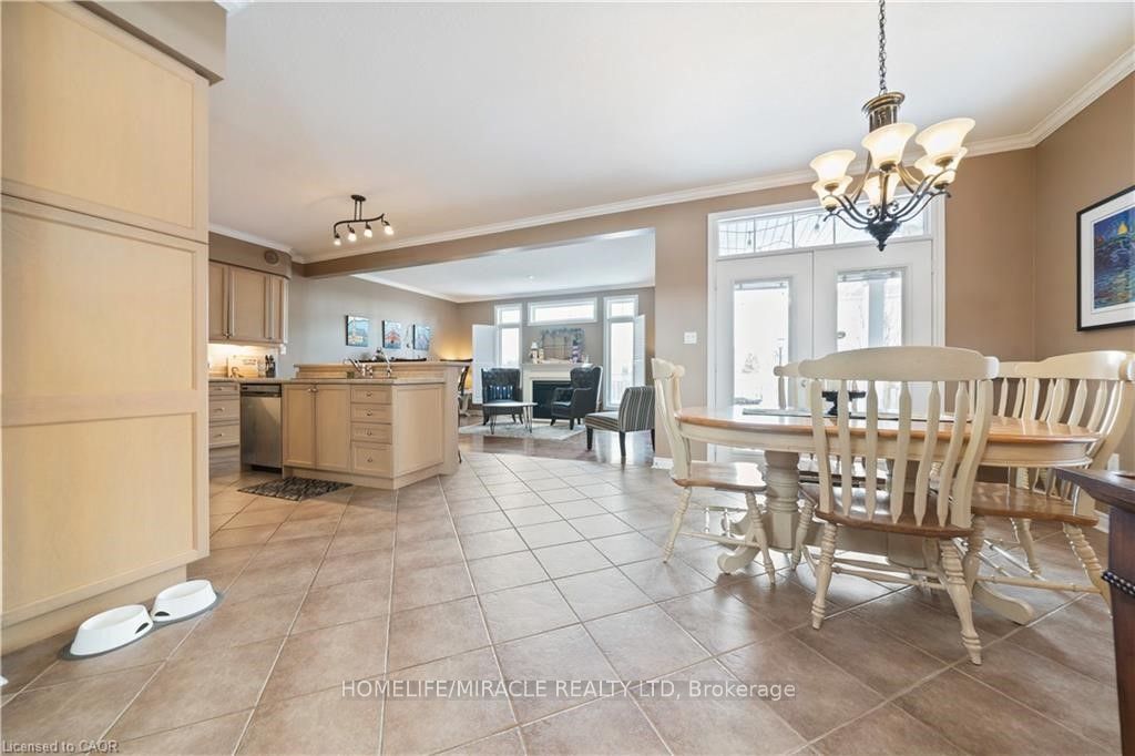 281 Doon South Drive Property Photo 4