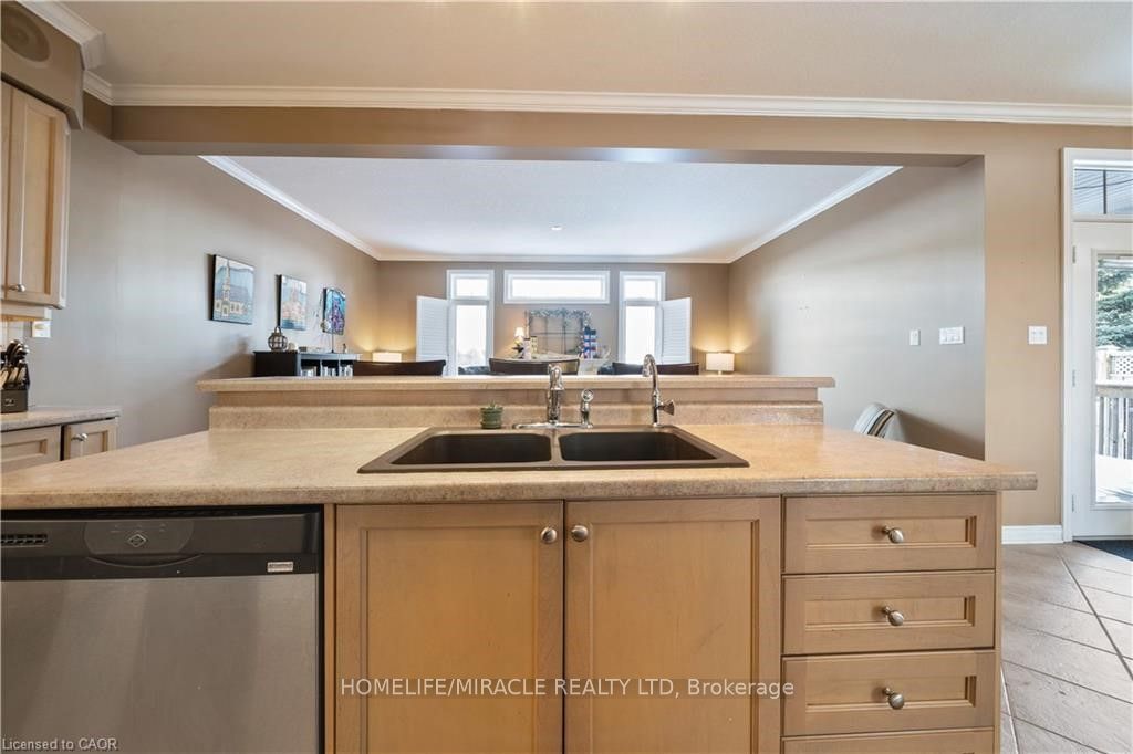 281 Doon South Drive Property Photo 8