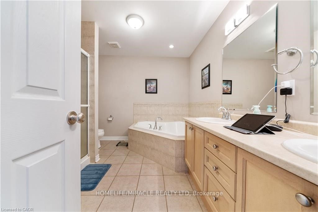 281 Doon South Drive Property Photo 21