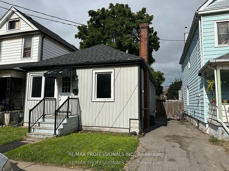 167 Grosvenor Ave N Property Photo 1