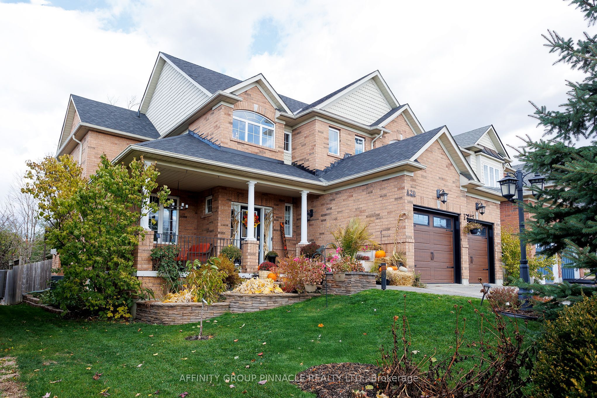 20 Ellis Crescent Property Photo 1