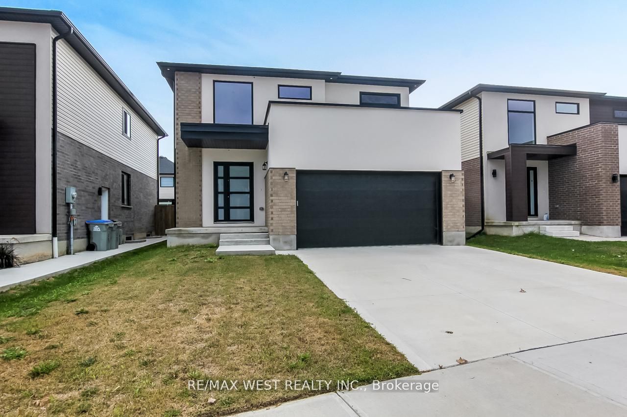 92 Poole Crescent Property Photo 1