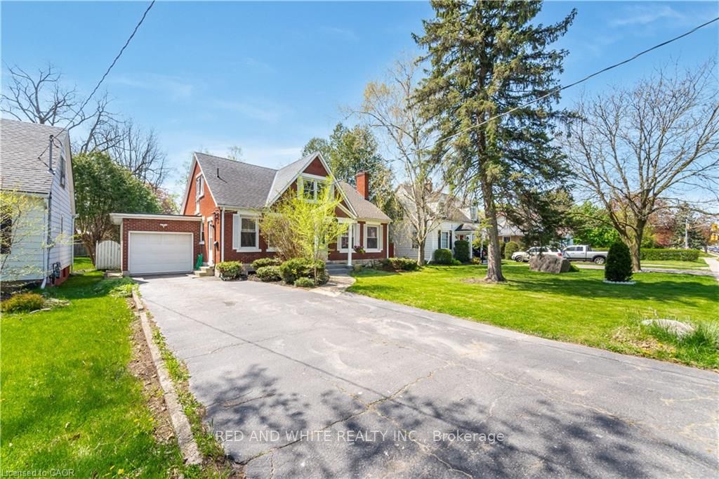 305 Main Street Property Photo 2