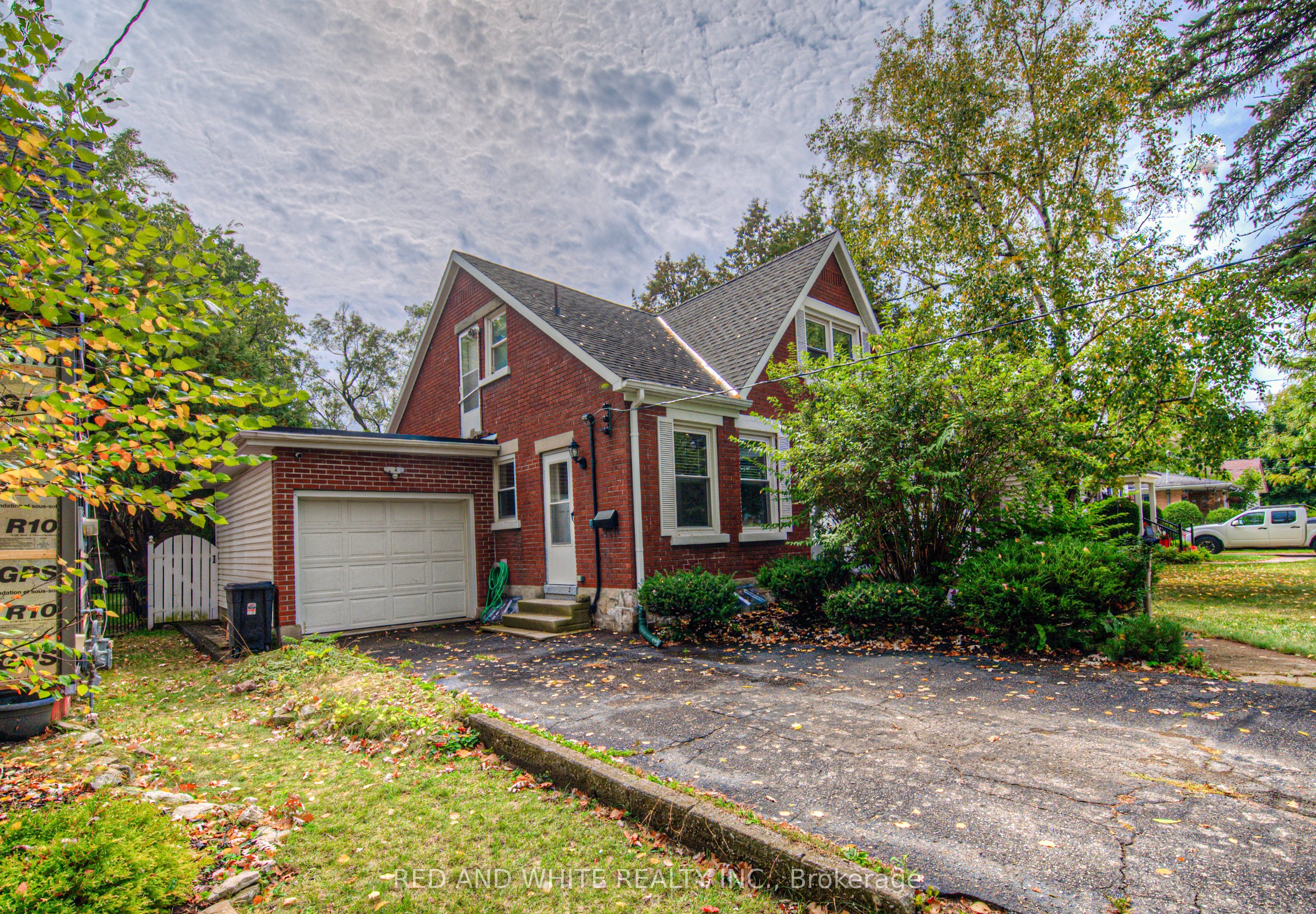 305 Main Street Property Photo 3