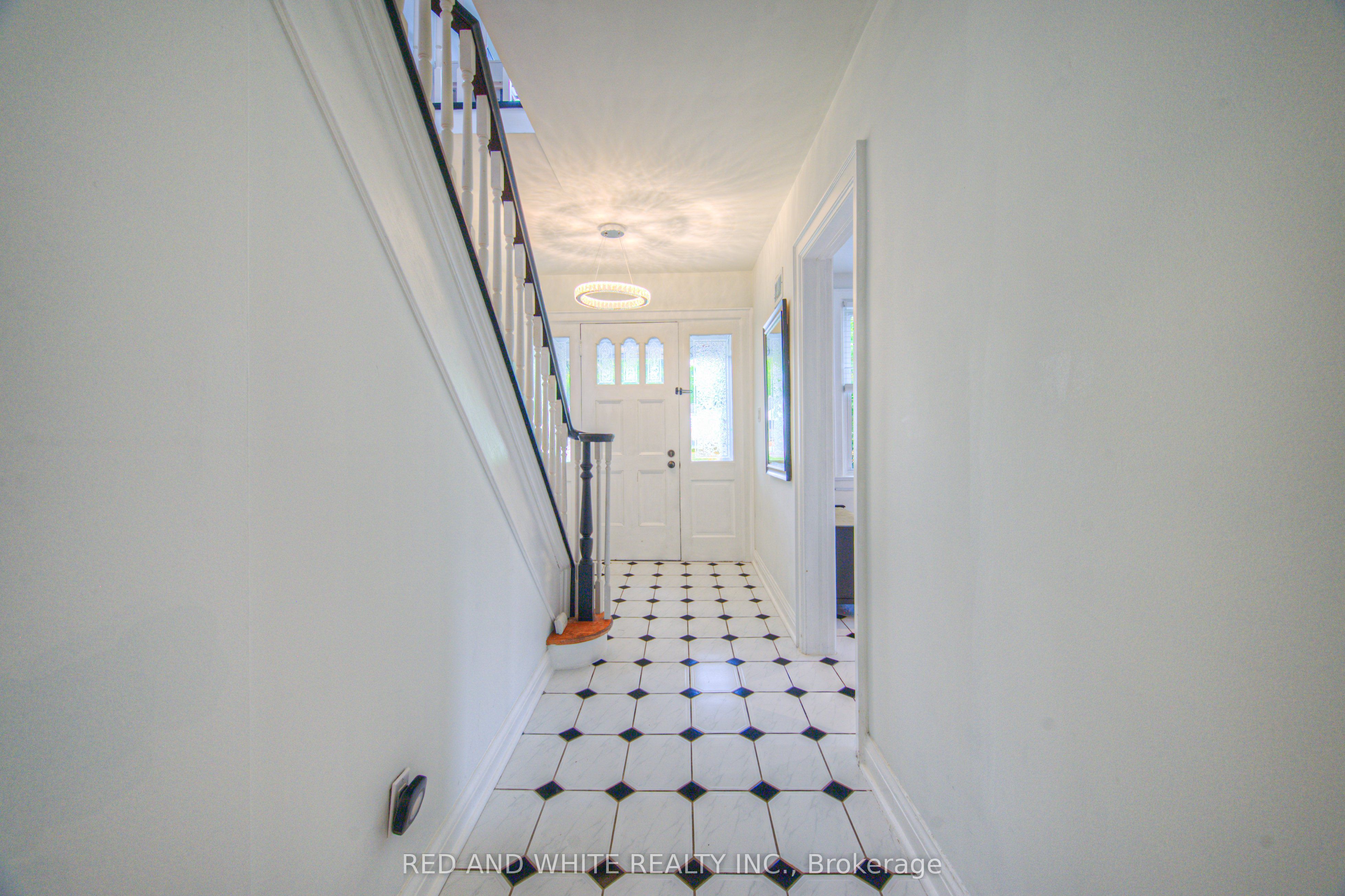 305 Main Street Property Photo 8