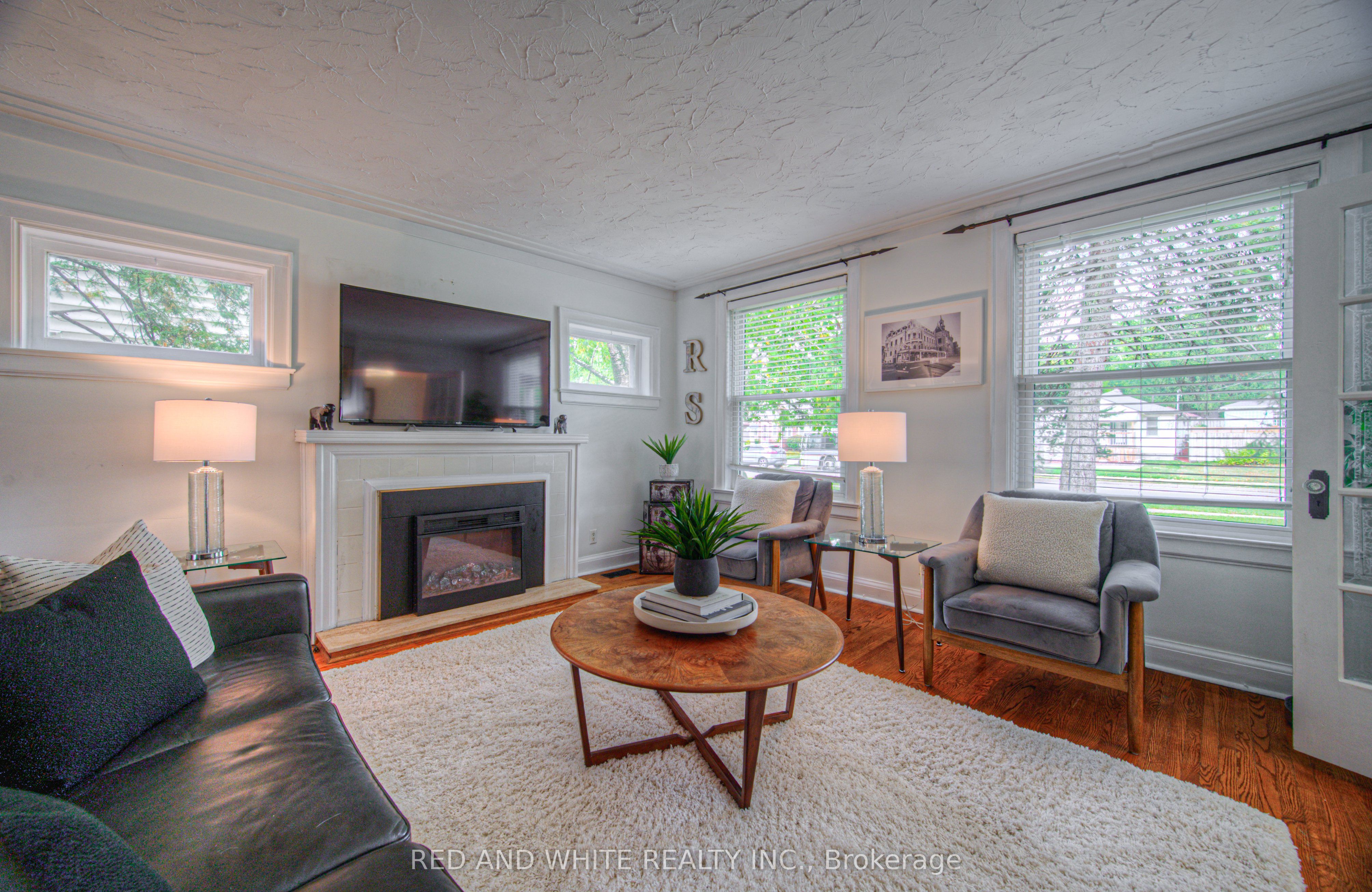 305 Main Street Property Photo 9