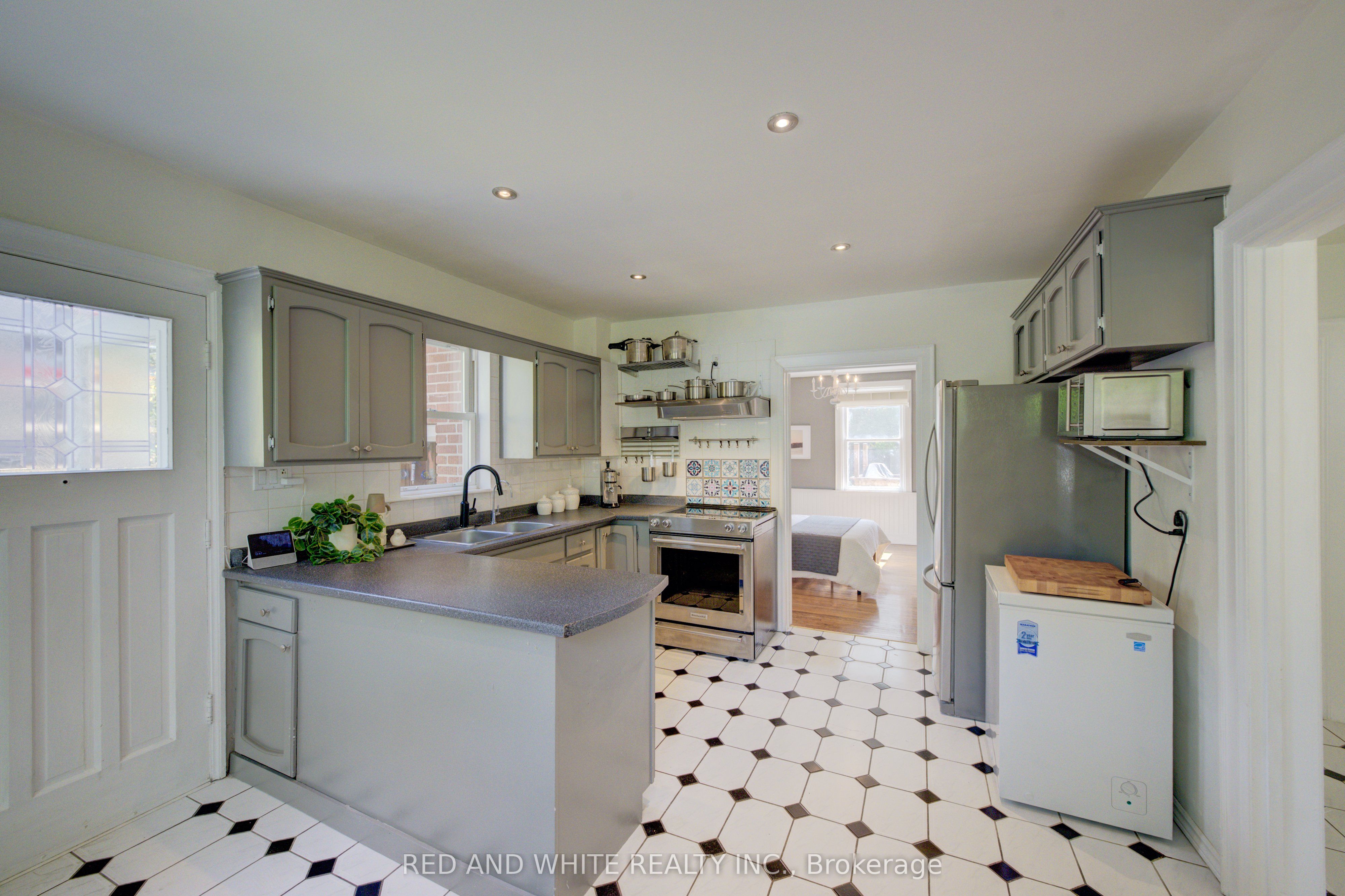 305 Main Street Property Photo 23