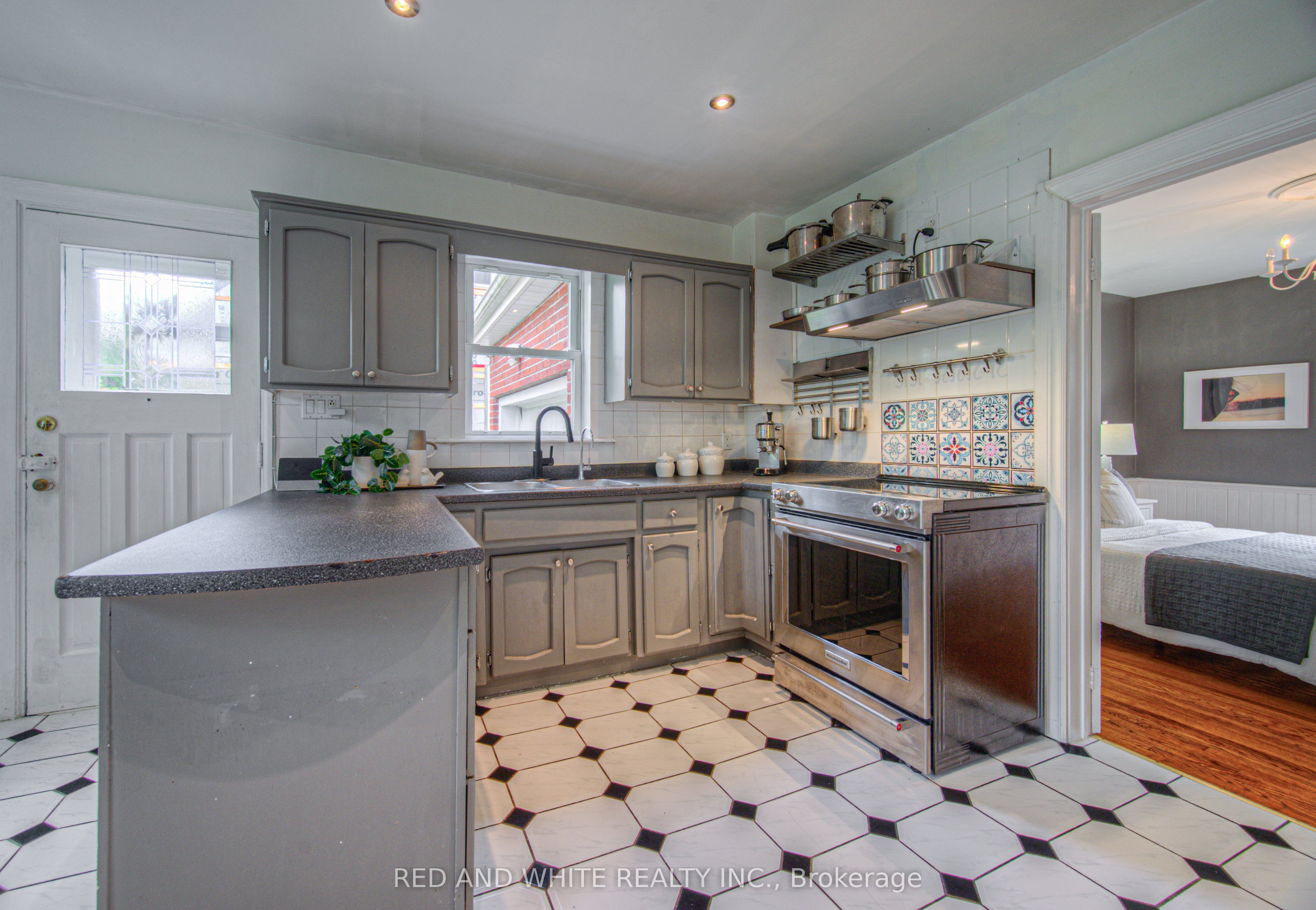 305 Main Street Property Photo 24