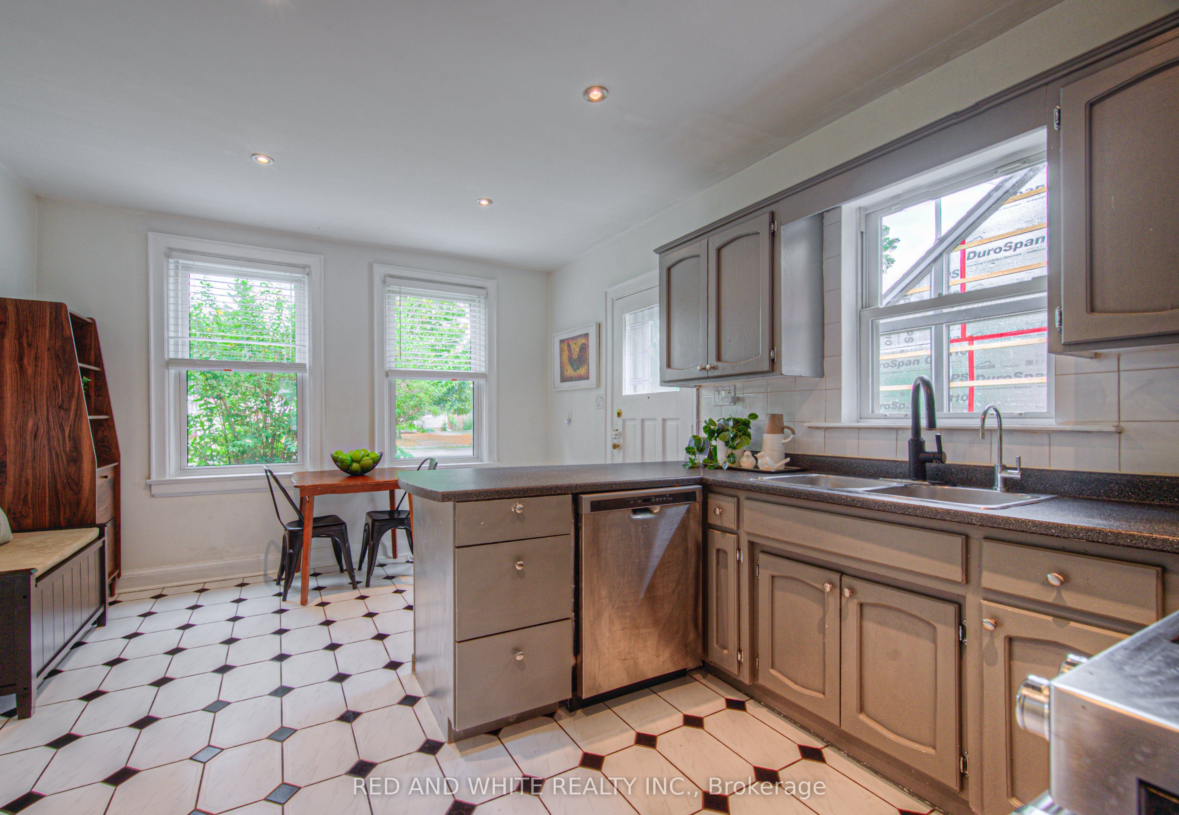 305 Main Street Property Photo 25