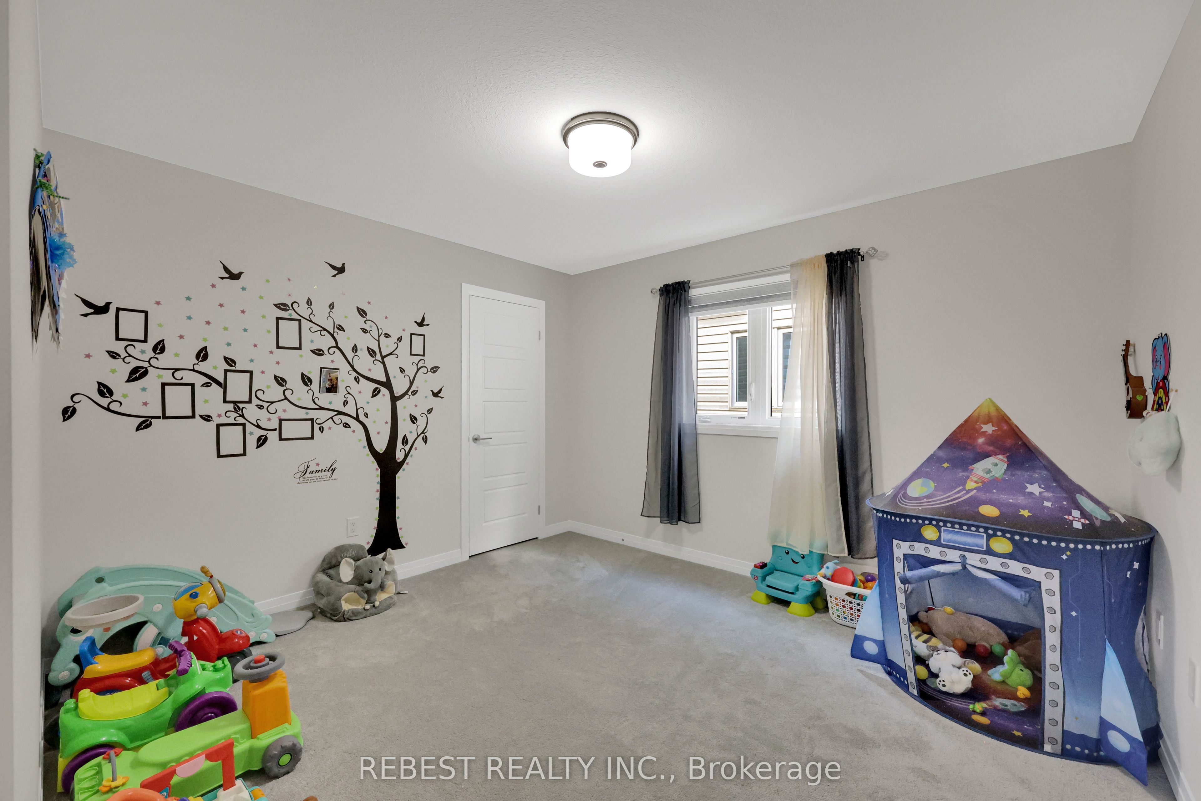 130 Hitchman Street Property Photo 25