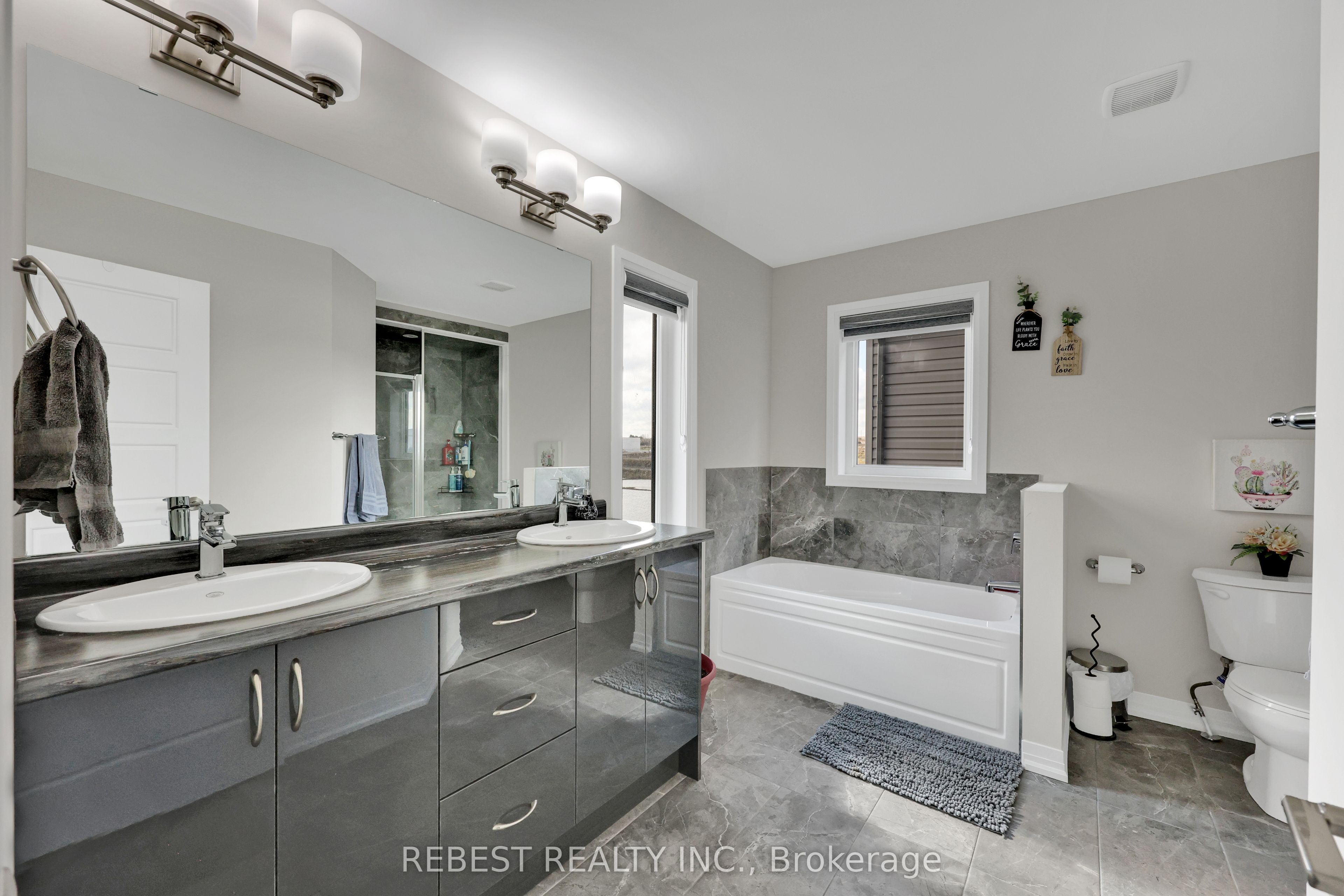 130 Hitchman Street Property Photo 38