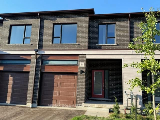 24 Oak Forest Common Crescent Property Photo 1