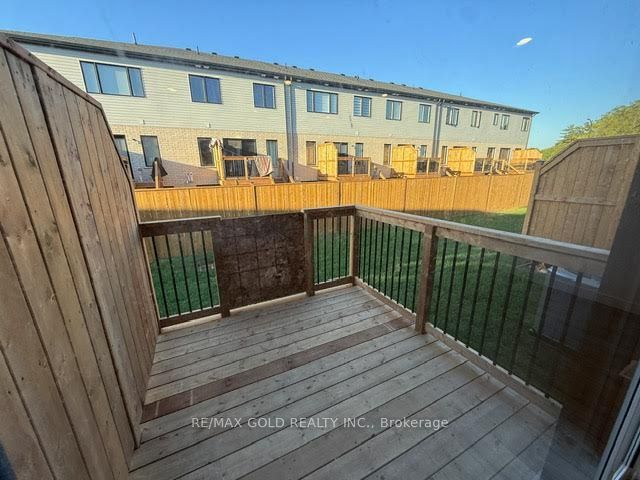 24 Oak Forest Common Crescent Property Photo 6