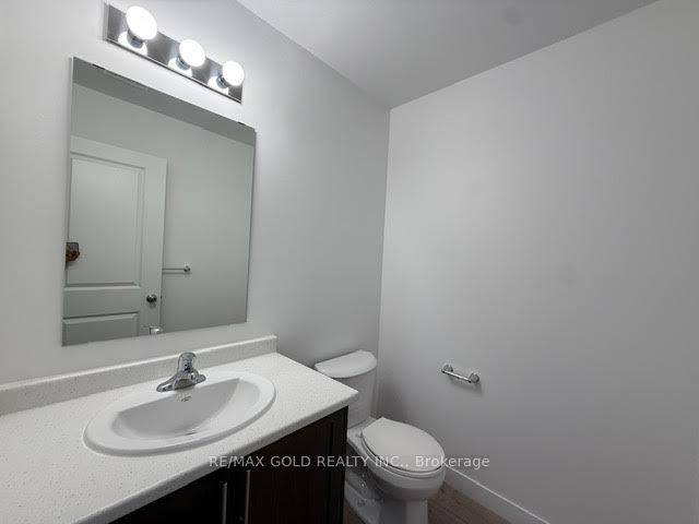 24 Oak Forest Common Crescent Property Photo 7