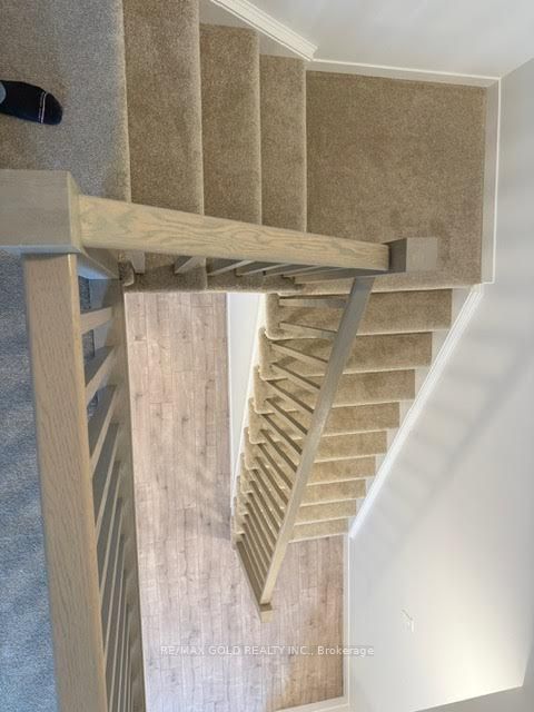 24 Oak Forest Common Crescent Property Photo 8