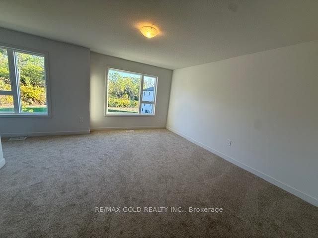 24 Oak Forest Common Crescent Property Photo 9