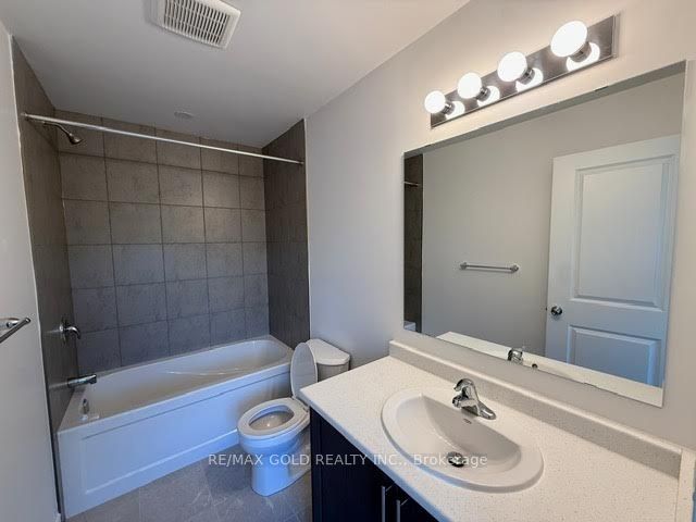 24 Oak Forest Common Crescent Property Photo 10