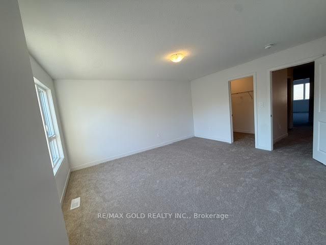 24 Oak Forest Common Crescent Property Photo 11