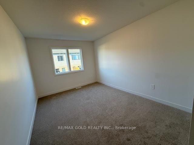 24 Oak Forest Common Crescent Property Photo 12