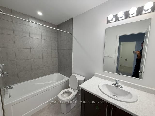 24 Oak Forest Common Crescent Property Photo 15