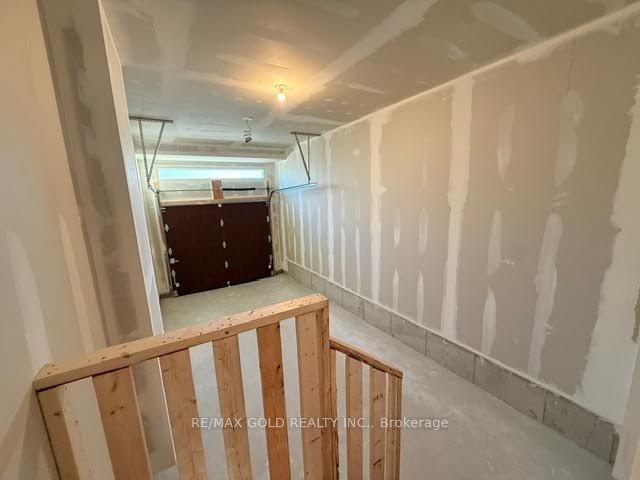 24 Oak Forest Common Crescent Property Photo 17