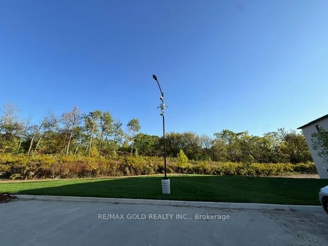 24 Oak Forest Common Crescent Property Photo 19