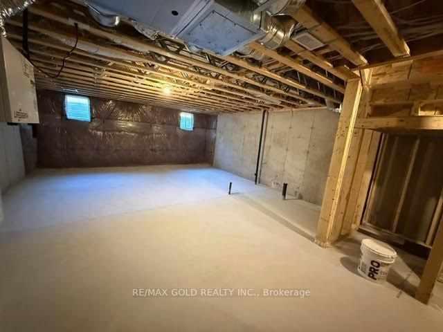 24 Oak Forest Common Crescent Property Photo 20