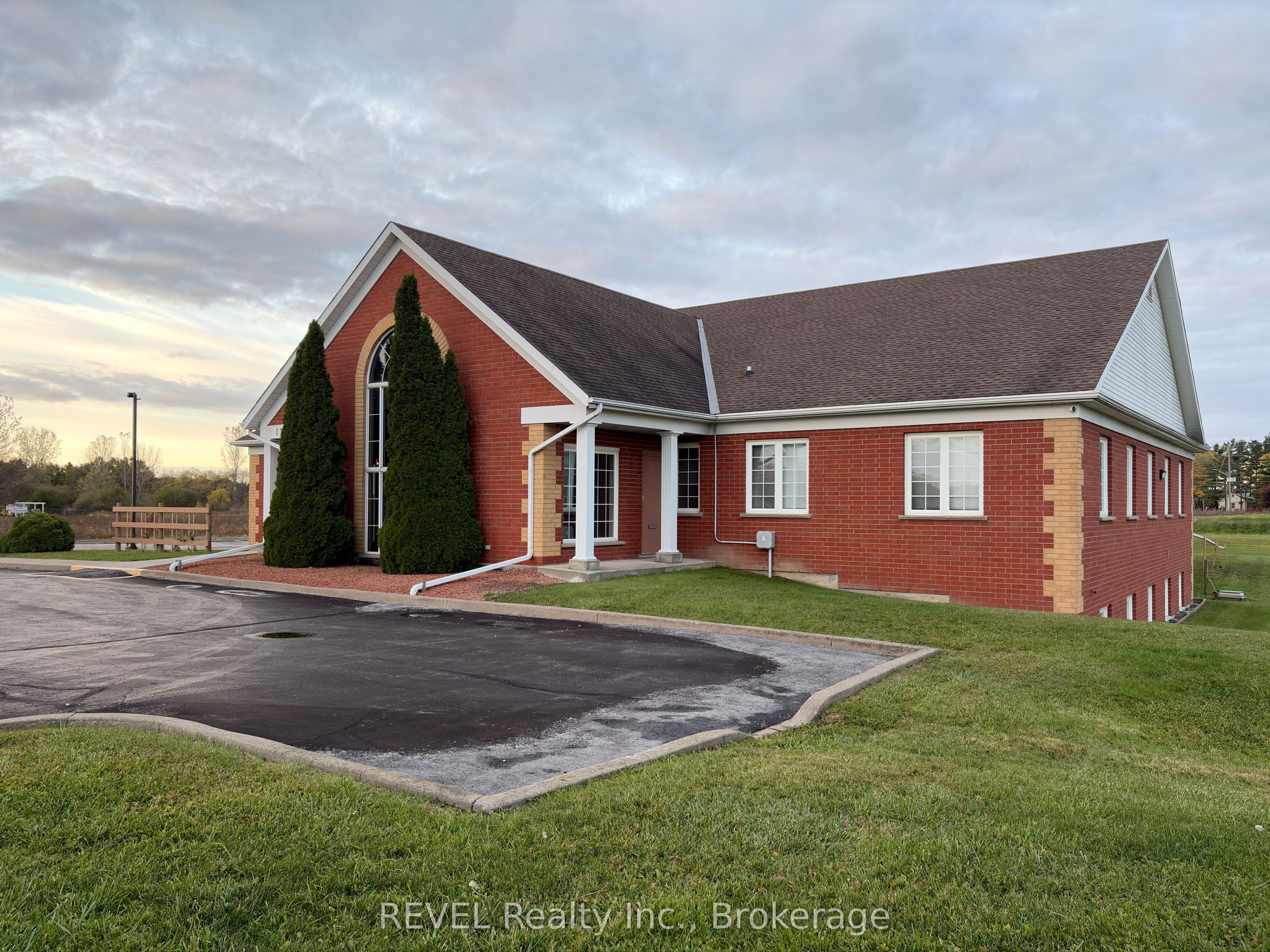 1759 Merrittville Hwy Property Photo 2