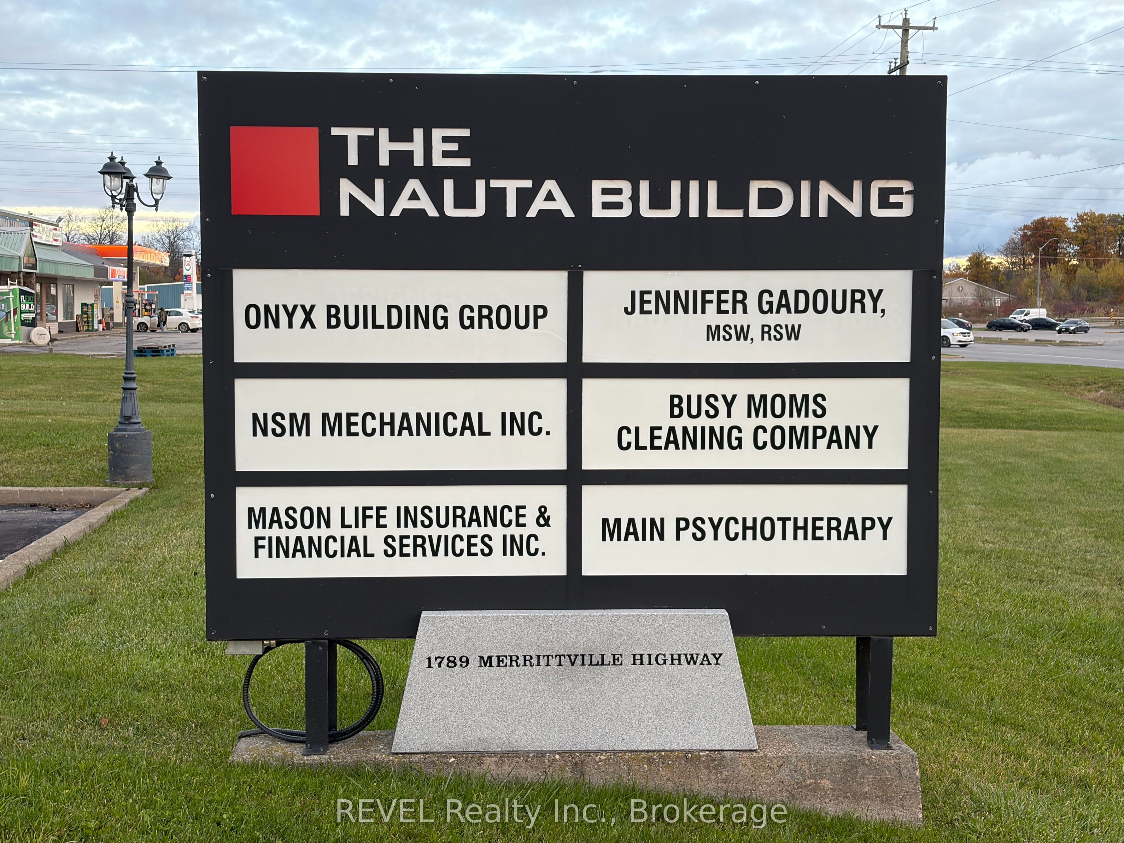 1759 Merrittville Hwy Property Photo 4