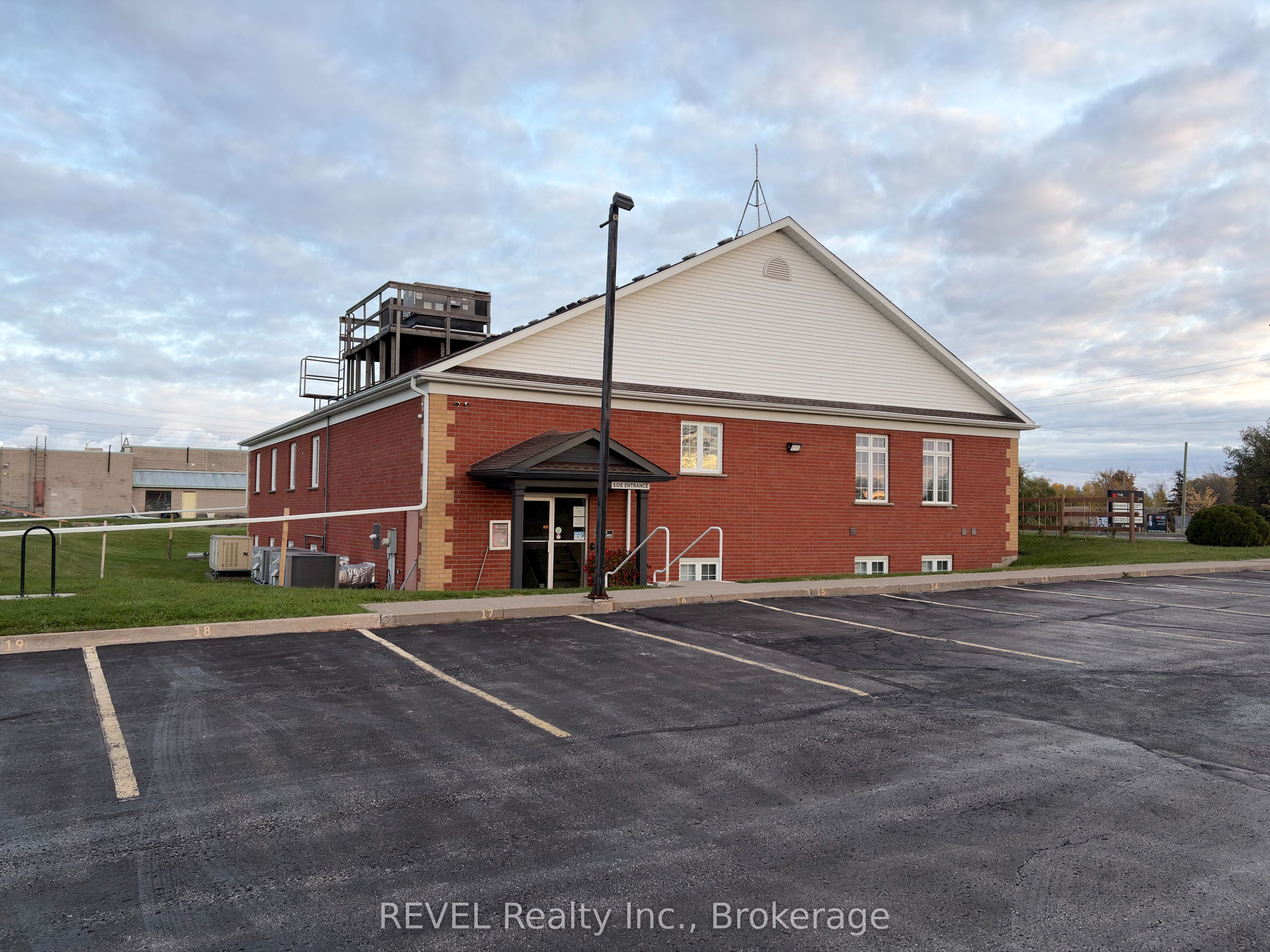 1759 Merrittville Hwy Property Photo 5