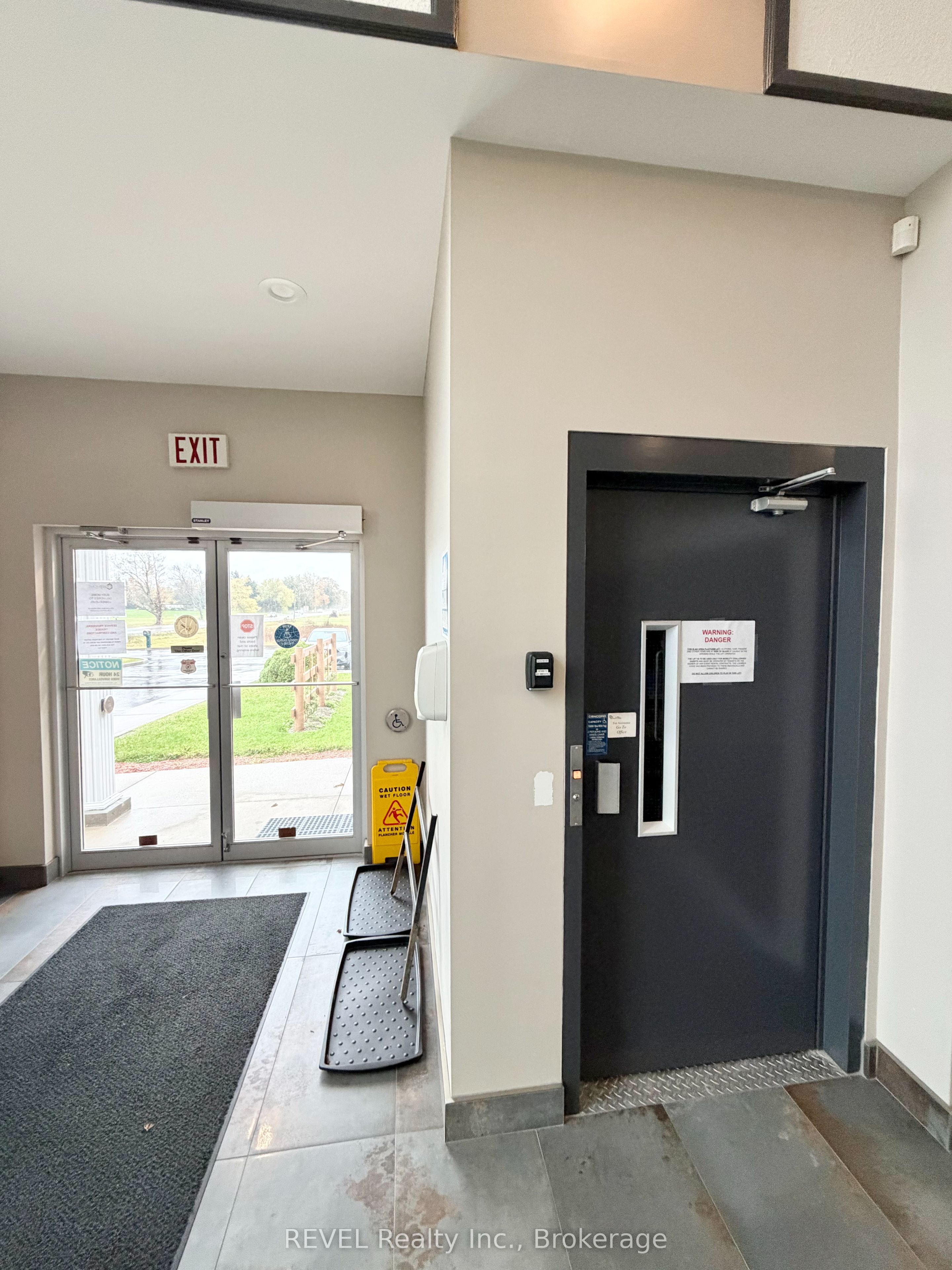 1759 Merrittville Hwy Property Photo 7