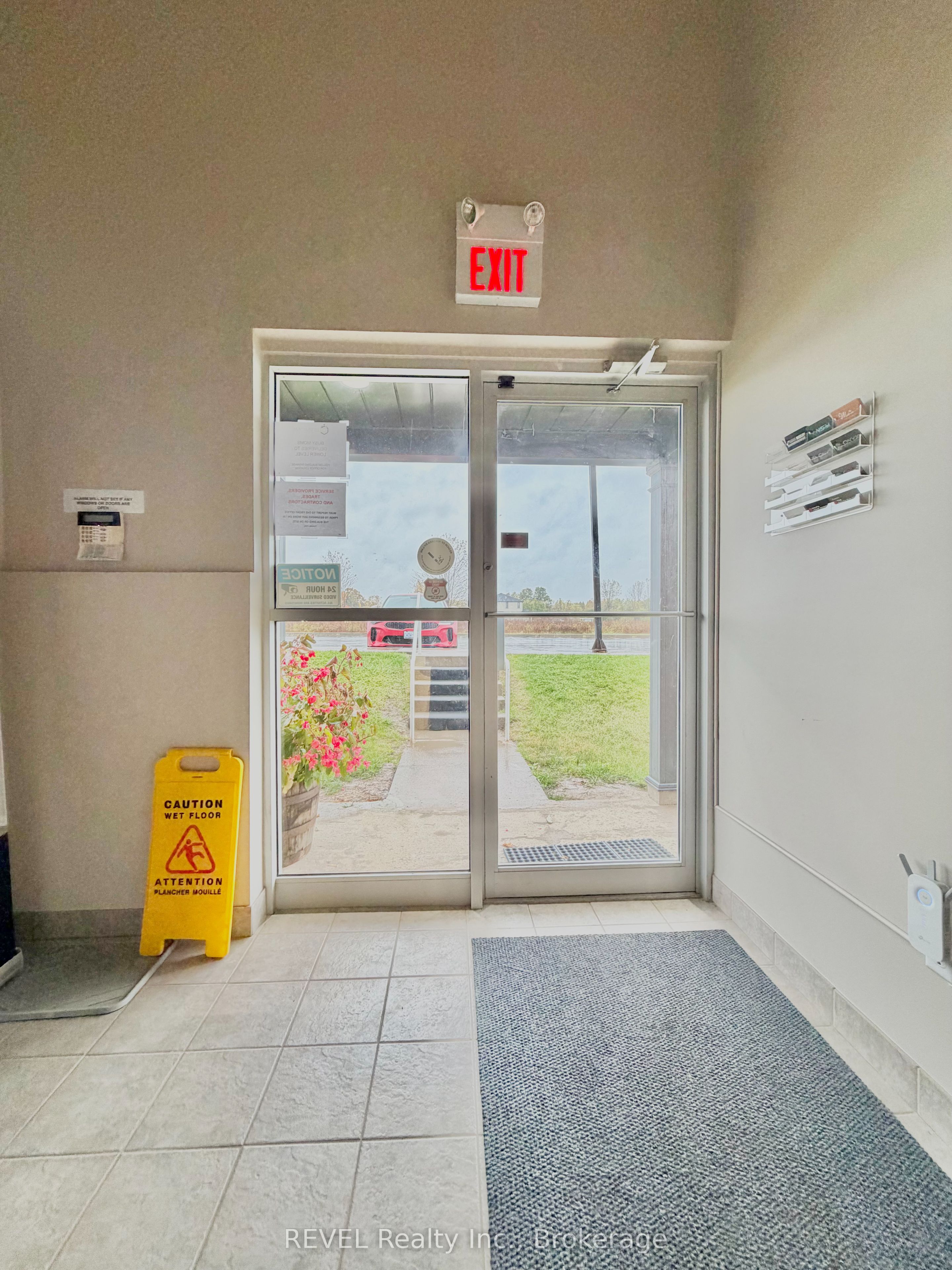 1759 Merrittville Hwy Property Photo 8