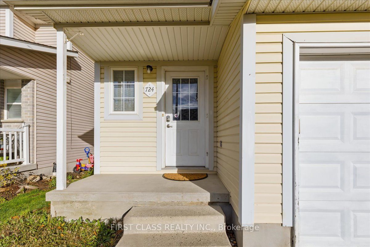 724 Angler Way Property Photo 2